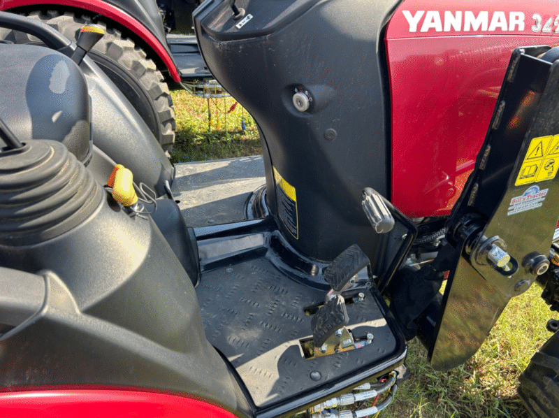 YANMAR TRACTOR SA325BI-L SA325 HST IND TIRES LDR - Image 2
